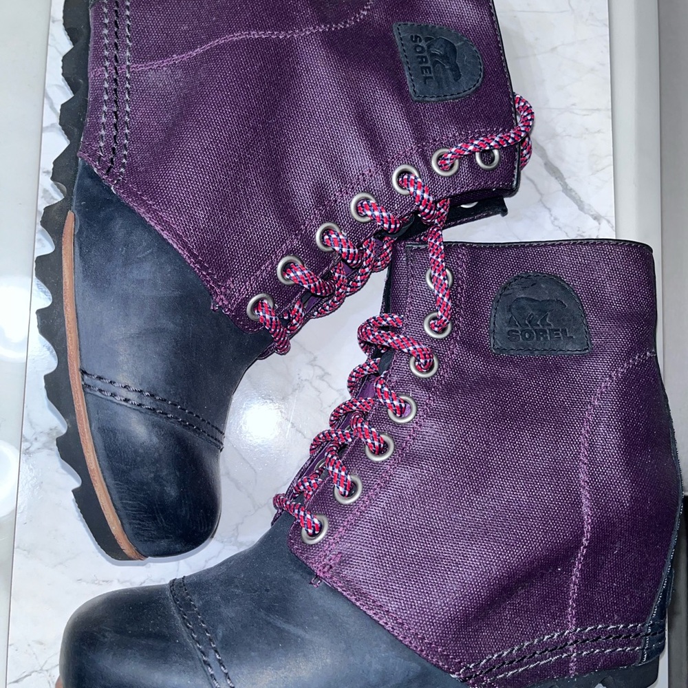 Sorel Women's Plum and Black Winter Boots